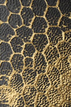 Tấm ảnh trừu tượng với ánh nhũ vàng lấp lánh đầy quyến rũ.