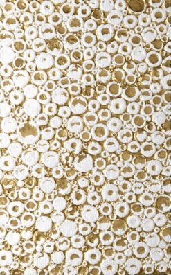 Bức tranh trừu tượng với ánh nhũ vàng mang đến vẻ đẹp cuốn hút.