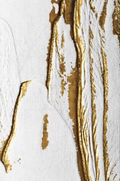 Bức hình trừu tượng với ánh nhũ vàng lấp lánh, thu hút mọi ánh nhìn.