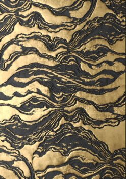 Tấm ảnh trừu tượng với ánh vàng lấp lánh thu hút mọi ánh nhìn.