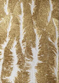 Bức tranh trừu tượng với nhũ vàng tạo nên vẻ đẹp cuốn hút đặc biệt.