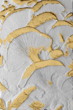 Bức tranh trừu tượng nhũ vàng tạo nên vẻ đẹp độc đáo và cuốn hút.